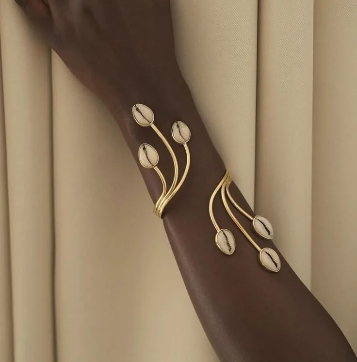 Bracelet en cauris et or